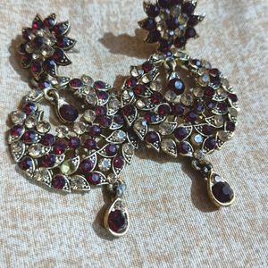 Maroon And Golden Dimond Earings