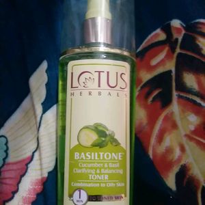 Face Toner Lotus Herbals Basiltone Cucumber Basil Clarifyin