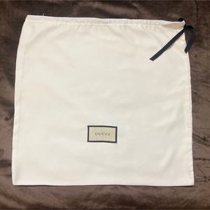 White gucci deals dust bag