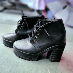 Sepatu boots outlet heels