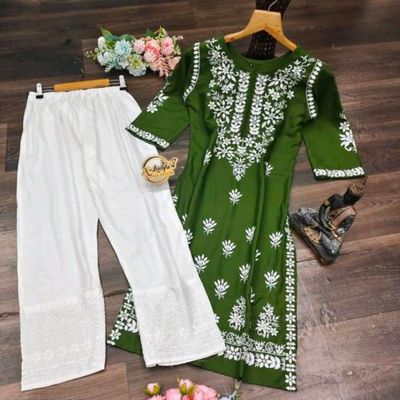 Pin by shaheen🍁 on Pins by you | Women trousers design, Womens pants design,  Capri design