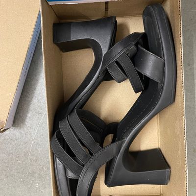 Metro 2025 black heels