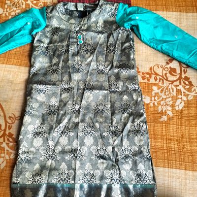 Kalamkari kurti💙 A beautiful puff sleeve Kurti made out of kalamkari saree  material, and attached with net duppata with highlighted sa... | Instagram