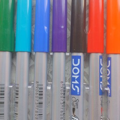 Multicolor Plastic Doms Brush Pens