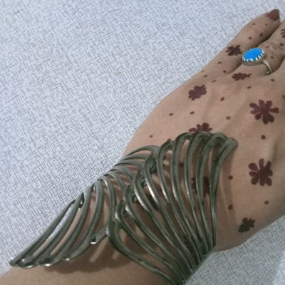 आसान तरीके से मेहंदी लगाना सीखें | Cello-tape and Stickers | Easy and Tr...  | Basic mehndi designs, Modern henna designs, Mehndi designs