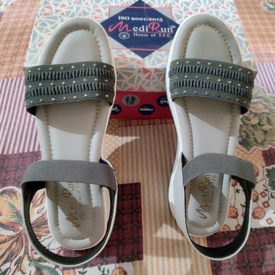 Ladies discount cushioned sandals