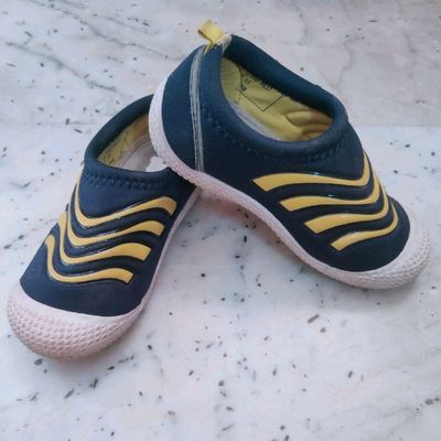 Bata best sale aqua shoes