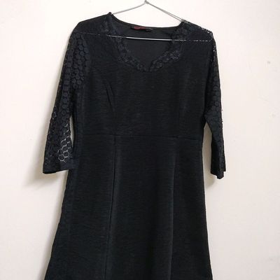 Black Half Sleeve Solid Midi Dress With Buckle