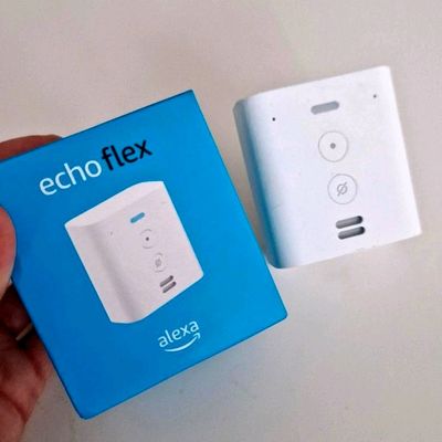 Echo Flex - Plug-in mini smart speaker with Alexa : :   Devices & Accessories
