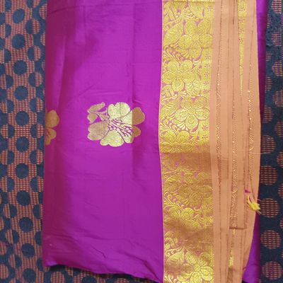 The Golden Yellow color with contrast Pink border in pattu Gadwal silk Saree