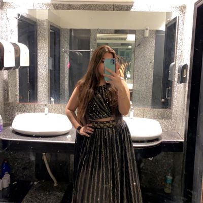 Faiza Ashfaq on LinkedIn: Looking cute wearing blue top and mini skirt by  https://lnkd.in/dg8dPPaM