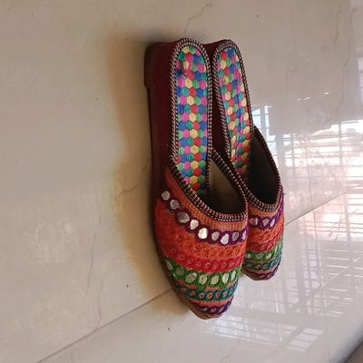 Gifting Tree Jaipuri Rajasthani Gujarati Embroidery Work Multicolor Girls  Handbag & Clutch : Amazon.in: Shoes & Handbags