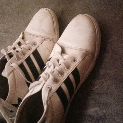 Ordered pair of Adidas but received fake copy please help. Instead of  helping me the Amazon contact person is telling me that i have sent them  fake product please help : r/india