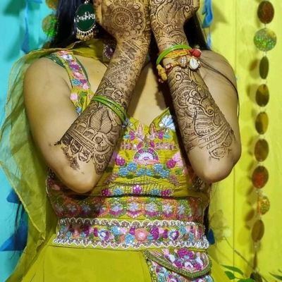 Mehndi ke hot sale liye dress