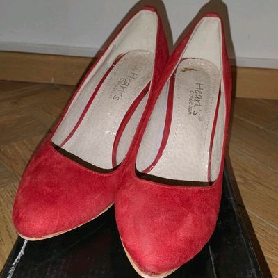 Very on sale red heels