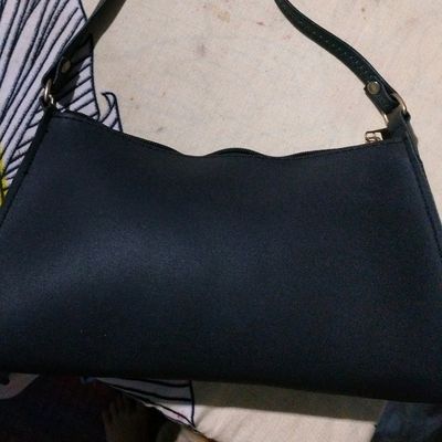 Polyurethane Adjustable Black Colour Sling Bag, For College, Size: 16 Inch