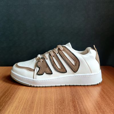 Off white hotsell colour shoes