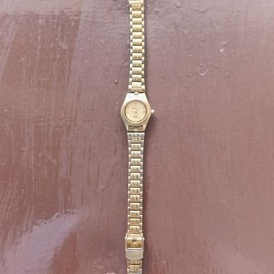 Simple flower motif gold watch - Gujjadi Swarna Jewellers | Gold watch,  Jewels, Gold