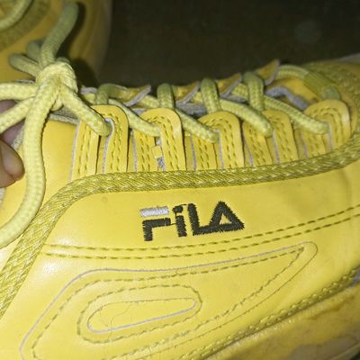 Fila clearance yellow shoes