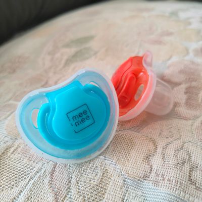 Mee Mee Baby Pacifier Ultra Light Soft Silicone Nipple For 0-6 months +  Kids (Blue, Red) - Pack of 2