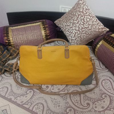 Handbag available now... Size : Medium size Price : 150,000/= Tsh Karibu  sana Sinza Branch | Instagram