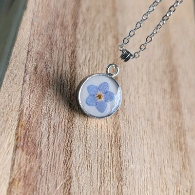 Buy Gold Steel Pendant Necklace With Real Forget-me-not Flowers Pendant  Pressed in Resin. Real Resin Flower Jewelry. Forget Me Not Necklace Online  in India - Etsy
