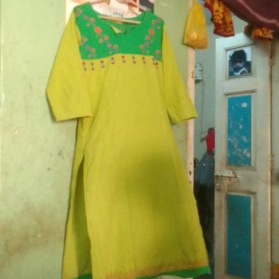 Buy MUKHAKSH (Pack of 1 Suit Set = 1 Plain Kurti + 1 Churidar) Women Ladies  Girls Yellow Plain Kurti + Green Ankle Length Legging with String Online at  Best Prices in India - JioMart.