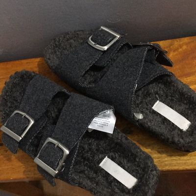 Fur sandals with online strap