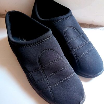 Bata black hot sale canvas shoes