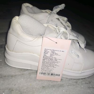 Roadster women sale white sneakers