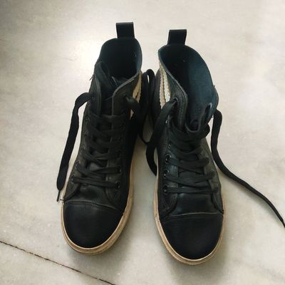 Roadster sales black shoes