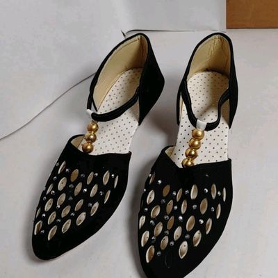 Designer Sandals for Women - 15 Trending and Stunning Collection-anthinhphatland.vn