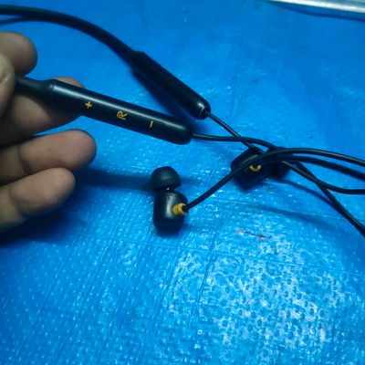 Realme bluetooth best sale earphones not working