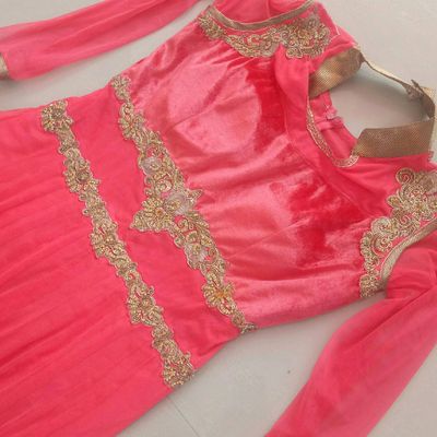 Glorify the fashion in you with this Kurta Skirt set. | Silk sarees online  shopping, Dresses online, Womens dresses