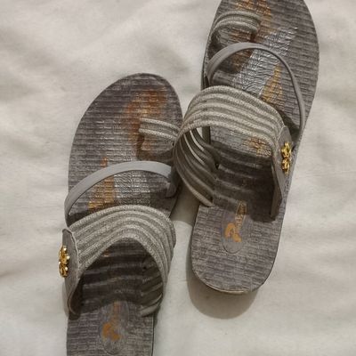 Simple discount slipper chappal