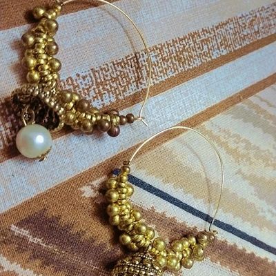 Thulasi Potlis - Kemp attigai jhumka earring *RM 22*. Limited pieces. .  Suitable for everyday office wear, college wear, traditional wear and to  add chic to your whole look. . . Made