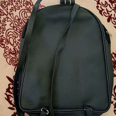 Gorgeous Stylishr backpack, attractive and classic in design ladies purse,  latest Trendy Fashion side backpack for