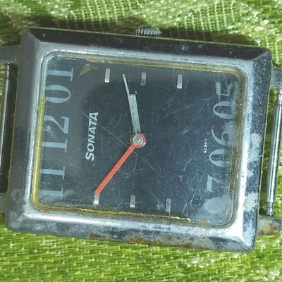 Sonata wrist watch hot sale battery price