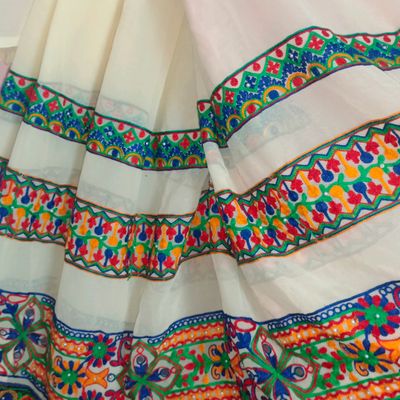 Gujarati Saree: घरचोला डिजाइन की इन साड़ियों पर टिक जाएगी आपकी नजर, देखें  तस्वीरें और करें स्टाइल – newse7live.com