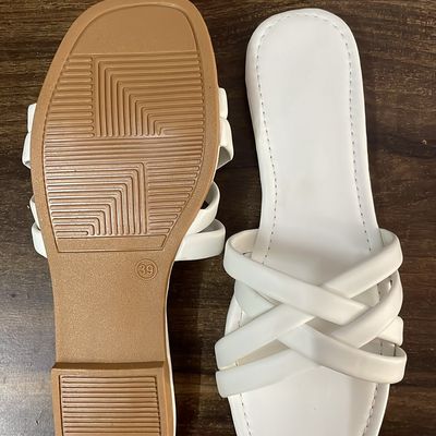 Stylish Women Flats Sandal at Rs 200/pair