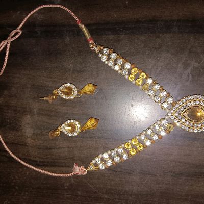 Buy Payal Jewellers Saree Pin | Gold Plated Sari Brooch With Kundan |  Safety Pin for Nauvari Saree, Lehanaga, Dressing Brooch Pin For Women &  Girls - Set of 1 at Amazon.in