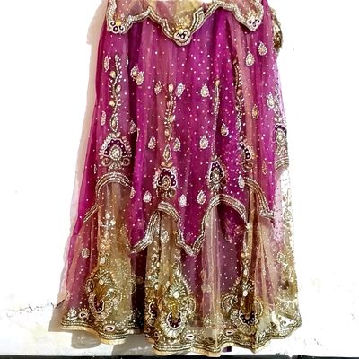 Details to love- Shimmery lehenga with fine zari work, heavy duty kaleeras  and this shot! Sho… | Pakistani bridal dresses, Indian bridal outfits, Bridal  lehenga red