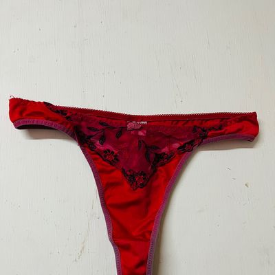 VICTORIA'S SECRET THONG 