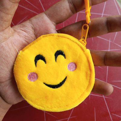 Amazon.com: HOLAWIT Cute Happy Face Positive Smile Zipper Coin Wallet Purse  Pouch with Keychain Soft Synthetic Leather Attached Key Ring - Black :  Clothing, Shoes & Jewelry