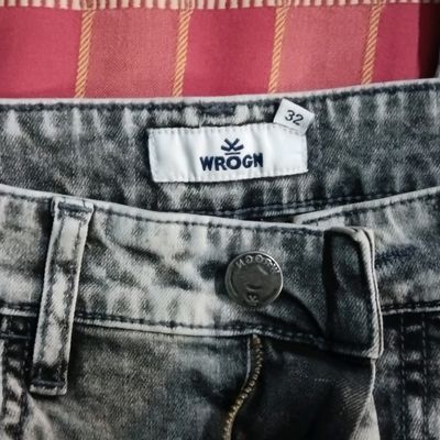 Branded jeans outlet in low price