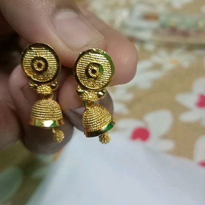 Gold earring round shape on sale design