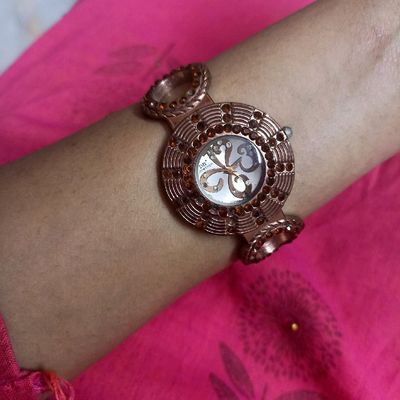 CRAZY LOOK Analog Watch - For Girls - Buy CRAZY LOOK Analog Watch - For  Girls beautiful bracelet type watch for girls and women its look beautiful  on wrist Online at Best