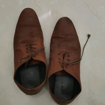 Red tape sweat hot sale leather shoes