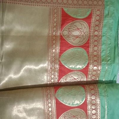 Gold Kanjivaram Silk Saree With Floral Pattern – Cherrypick