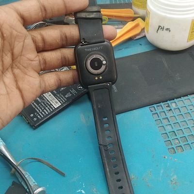 i7 Pro Plus Smart Watch - moBeeTa